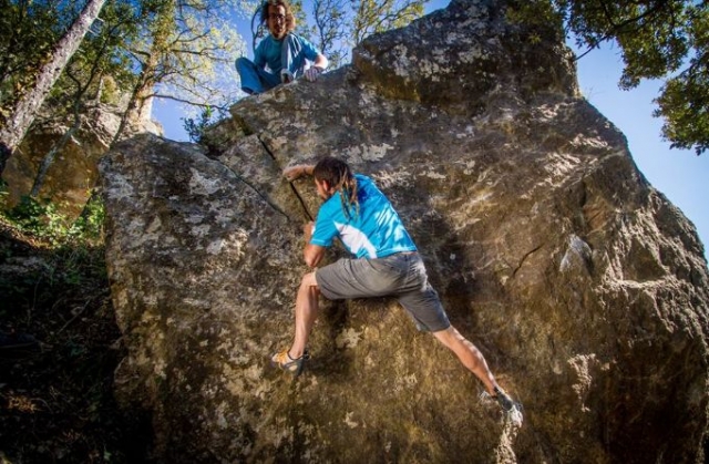  climbing a natural rock without harnesses 